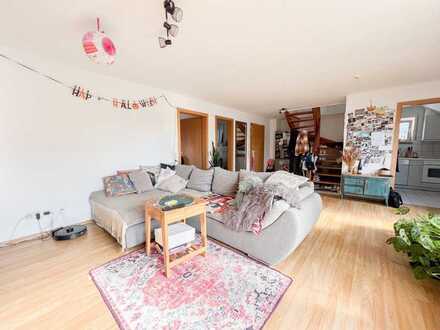 Helle 2,5-Zimmer Maisonettewohnung mit zwei Balkonen, Stellplatz in der Tiefgarage und Hobbyraum!