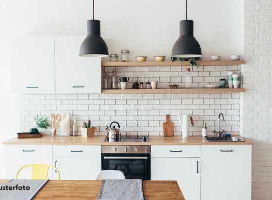 Freistehendes Einfamilienhaus nebst Balkon und Garage