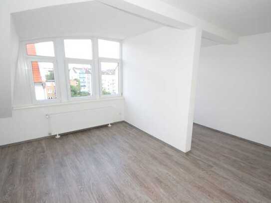 myHome-Immobilien / Supergünstige, große 2 Zi-Wohnung mit WOHNKÜCHE, helles TG-Lichtbad und Balkon.