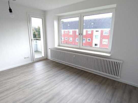 Frisch renovierte 2 - Zimmer-Wohnung in Schortens | Balkon | Badewanne I Keller I