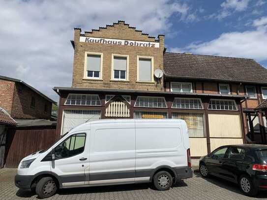 Mehrfamilienhaus mit Gewerbefläche in idyllischer Lage