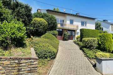 Freistehendes Einfamilienhaus in sehr schöner, ruhiger Lage mit tollem Weitblick