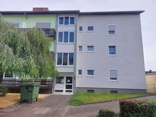 Neu renovierte 2 Zimmer-Whg, mit neuem Bad u. Küche in einem Mehrfamilienhaus