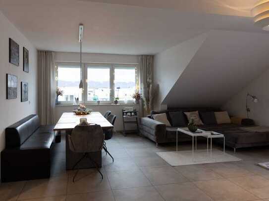 Luxuriöse 3-Zimmer-Penthouse-Wohnung mit Balkon und EBK in Neckarhausen