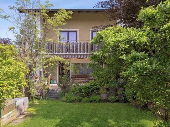 Außergewöhnlich schön gelegene Doppelhaushälfte mit großem Grundstück, Bergblick, Garage und Carport