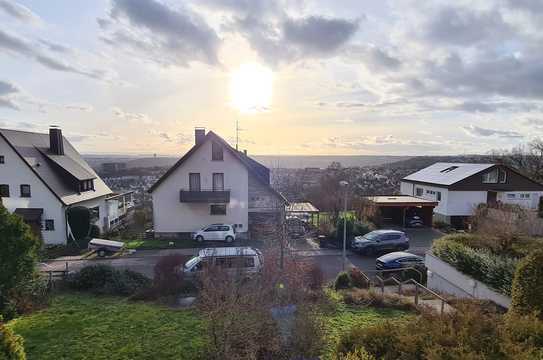 Esslingen: Großzügige 3,5-Zimmer-Wohnung mit Terrasse und Balkon in ruhiger Lage