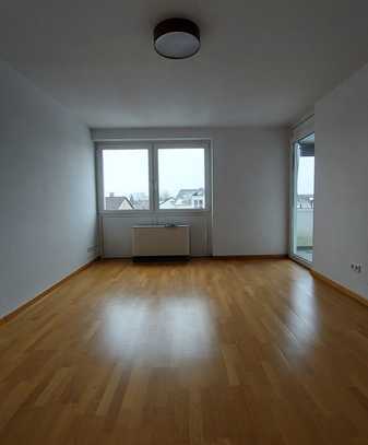 Schöne und vollständig renovierte 3-Zimmer-Wohnung mit Balkon in Langenfeld (Rheinland)