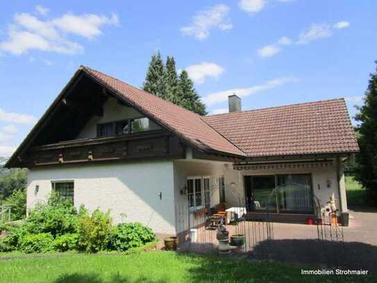 Großzügiges Wohnhaus in idyllischer Waldrandlage