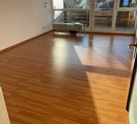 Schöne 1 Zimmer Wohnung im 1. OG mit Küchenzeile und Balkon ab sofort