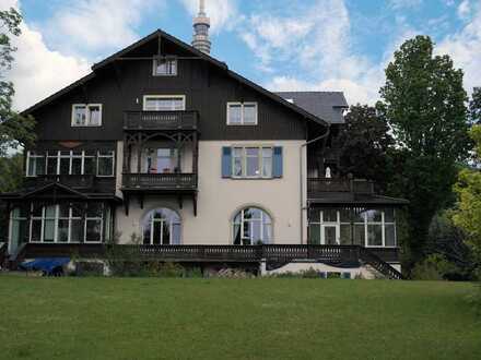 + Wohnen am Wachwitzer Weinberg - helle 2-Zimmer-Wohnung mit Terrasse +
