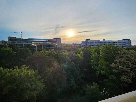 *** Paare und kleine Familien aufgepasst *** Kernsanierte Balkonwohnung mit Ausblick in Neuperlach