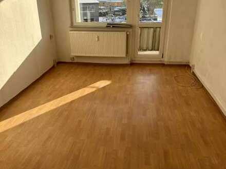 Renovierte 3 Zi. Wohnung mit Balkon + Einbauküche