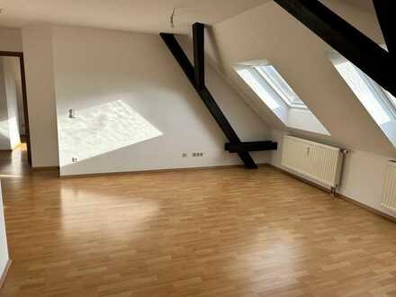 Geschmackvolle Wohnung mit zwei Zimmern sowie Balkon und Einbauküche in Augsburg
