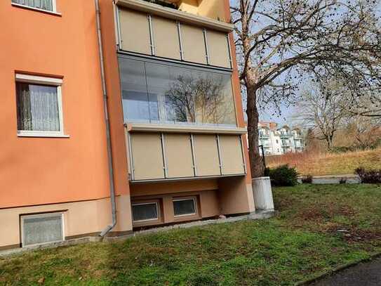 Schöne 3-Zimmer-EG-Wohnung mit verglasten Balkon und Garage in Gera