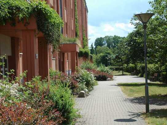 gepflegte 2-Zimmer-Wohnung 4. OG mit Balkon