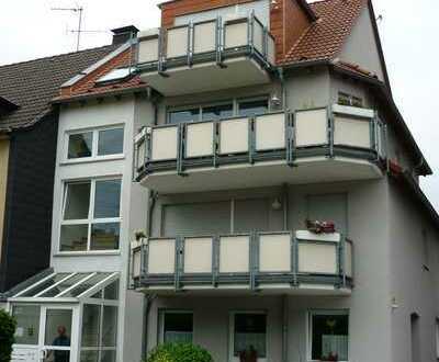 Lernen Sie die ruhige und grüne Seite von Altendorf in einer geräumigen Wohnung mit Balkon kennen.