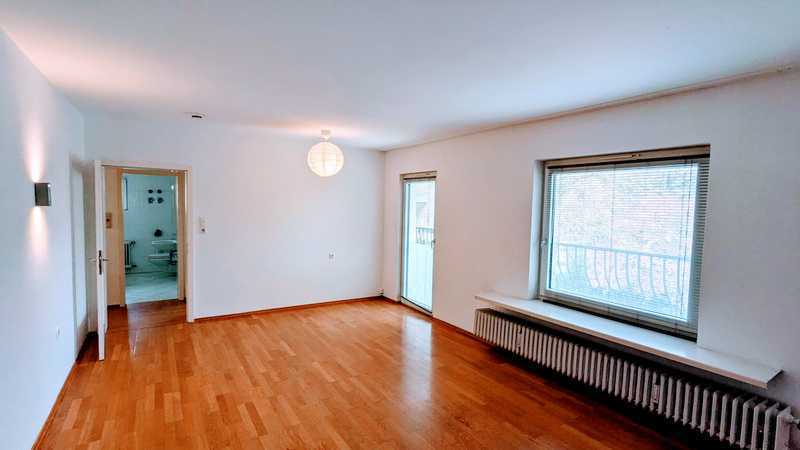 Ab 1. April 2026: Großzügige 2 1/2 Zimmer-Wohnung mit Balkon, EBK, Nähe S-Bahn Untermenzing