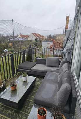 sehr ruhig gelegene und schöne Dachwohnung mit EBK und großer Terrasse