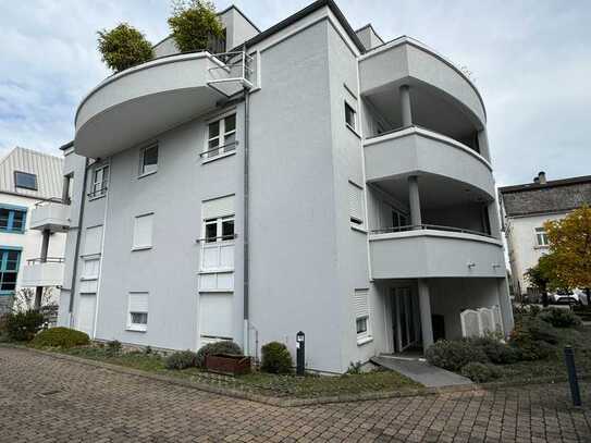 Helle 2-Zimmer-Wohnung mit großem Balkon und Tiefgaragenstellplatz