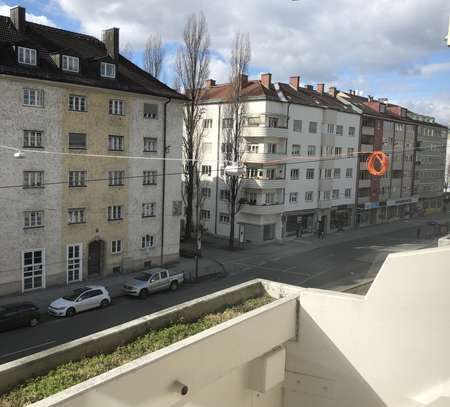 Modernisierte 1-Raum-Wohnung mit Balkon in München