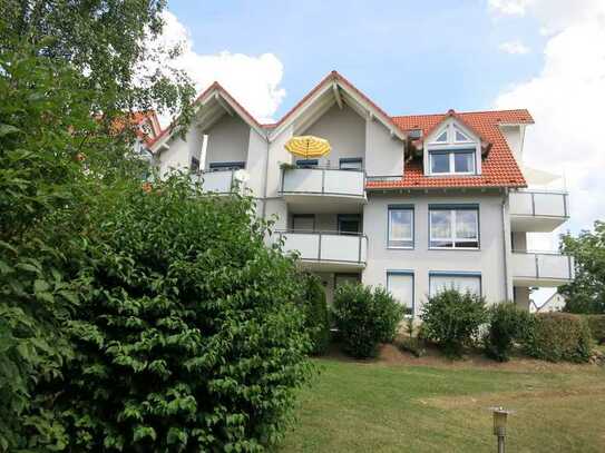Reserviert: Helle und ruhige 4-Zimmer-Maisonette-Wohnung mit Balkon und EBK