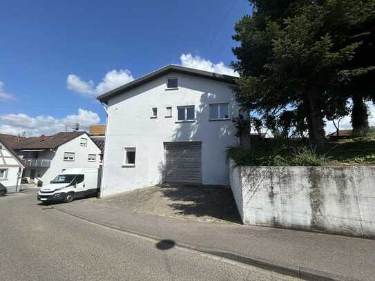 Großes Einfamilienhaus mit Ausbau-Potential und XXL-Garage in Diedelsheim