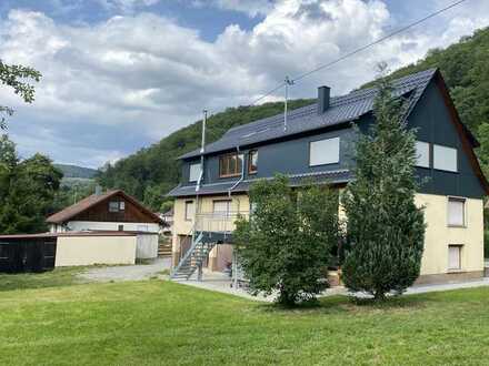 Günstige 7-Raum-Wohnung mit Balkon und Einbauküche in Burladingen