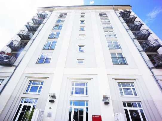 Wohnen direkt an der Elbe! 3 Zimmer I Balkon | Einbauküche | Abstellraum I Aufzug