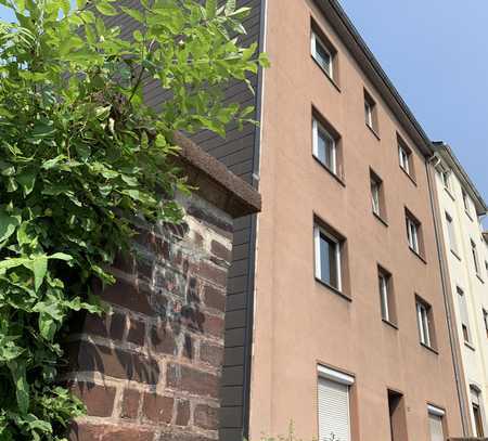 Investmentchance | Solides 8 Parteien Haus mit enormen Steigerungspotenzial | FESTPREIS