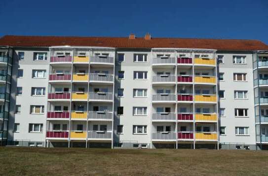 schöne 3-Raum Wohnung mit Einbauküche und Balkon