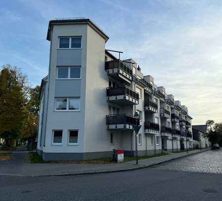 2-Raum-Wohnung vor den Toren Berlins - Einbauküche, Parkplatz, Fahrstuhl & vieles mehr