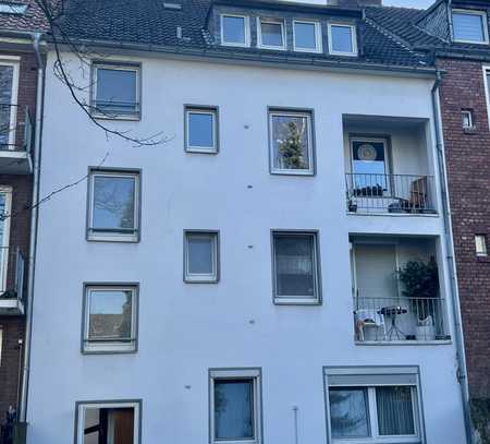 ++ Großzügige 2,5 Zimmer DG-Wohnung mit tollem Spitzboden on top ++