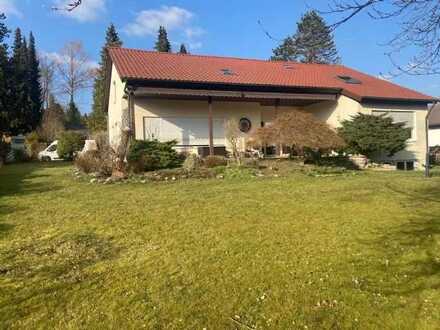 Attraktives großes Einfamilienhaus mit ELW und großzügigem Garten in Aystetten