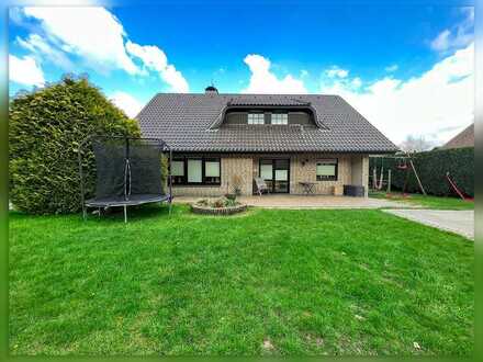 Einfamilienhaus mit Einliegerbereich, Vollkeller und Doppelgarage in TOP Wohnlage