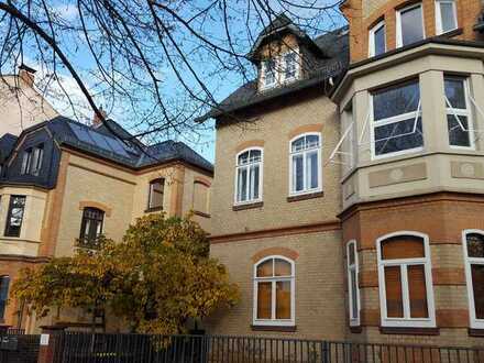 3-Zimmer Wohnung mit Dachgeschoss in schönem Altbau, Unterliederbach