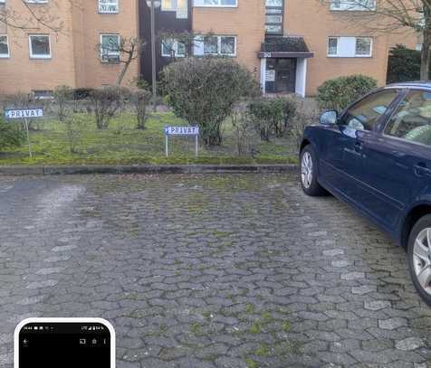 Außenstellplatz ggü. VW-Werk zu vermieten, auf beleuchtetem Gelände mit Schranke.