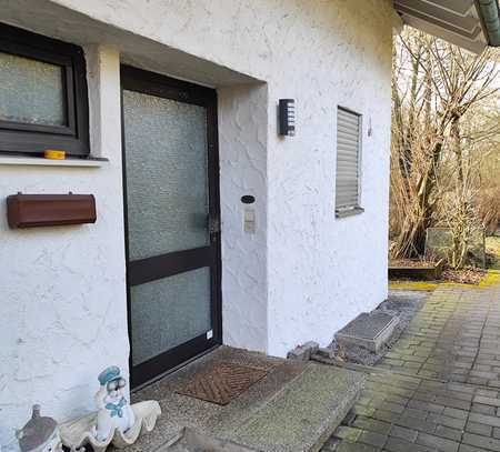 Charmantes Reiheneckh. mit Garten, Garage und vielseitigem Untergeschoss in zentraler Lage v. Kupfer