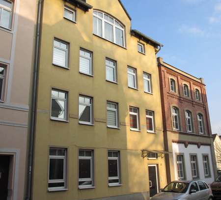 Schöne 3- Raum Wohnung mit Balkon und 2 Bädern zu vermieten