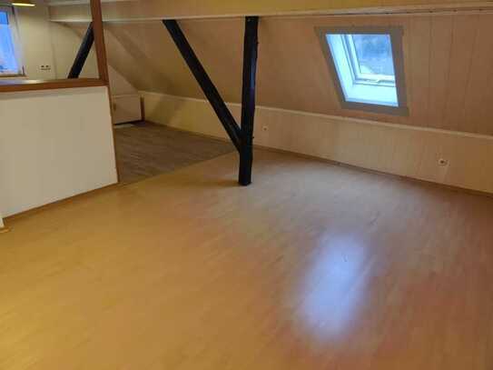 Großzügige 4-Zimmer-Dachgeschosswohnung in perfekter Lage!