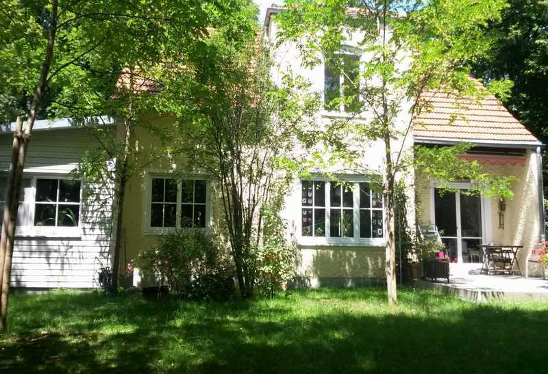 Wohnen im Grünen! 4,5-Zimmer - Terrassenwohnung mit ca. 250 qm eigenem Garten in Zweiparteienhaus