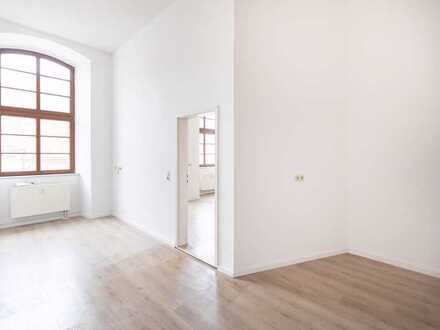 Helle 2 Zimmer Wohnung, Preiswertes Heizen mit Fernwärme, in Löbau