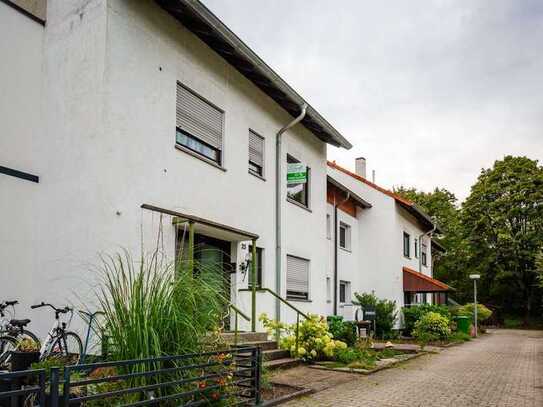 Geräumiges Reihenhaus mit Wintergarten und direkter Waldlage sehr zentral in Bruchsal Süd