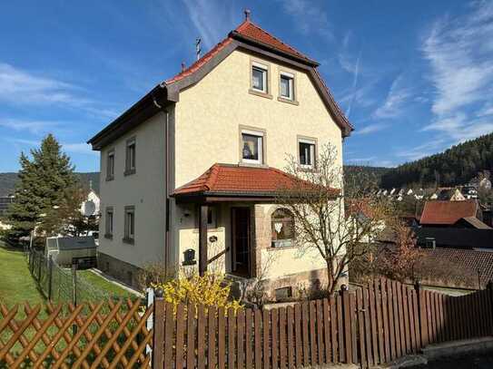 Charmantes Einfamilienhaus mit ausgebautem Dachgeschoss und idyllischem Garten