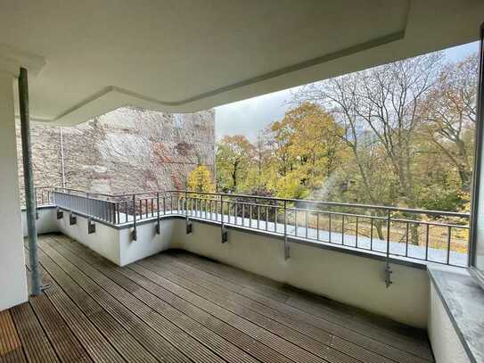 Traumhafte 3-Zimmer-Wohnung mit großer Südwestloggia in Berlin Mitte