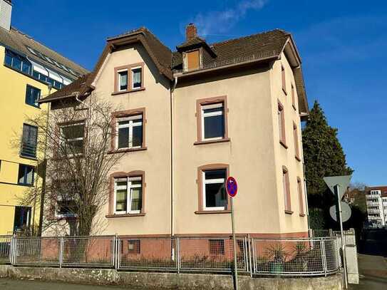 Charmantes Mehrfamilienhaus in Oberursel
Eine Immobilie mit Potenzial / Baugrundstück