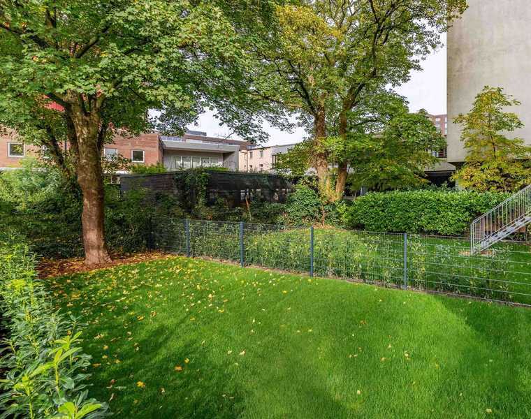 Eigener Garten, 5 Zimmer, hohe Decken und Flair im Lehmweg!