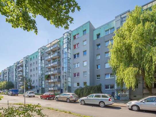 Sanierte Familienwohnung mit Balkon und Aufzug wartet auf Sie!