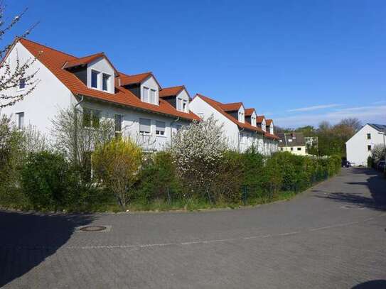 FAMILIENFREUNDLICHE ORTSRANDLAGE! Reihenmittelhaus in verkehrsberuhigter Lage von Nieder-Eschbach