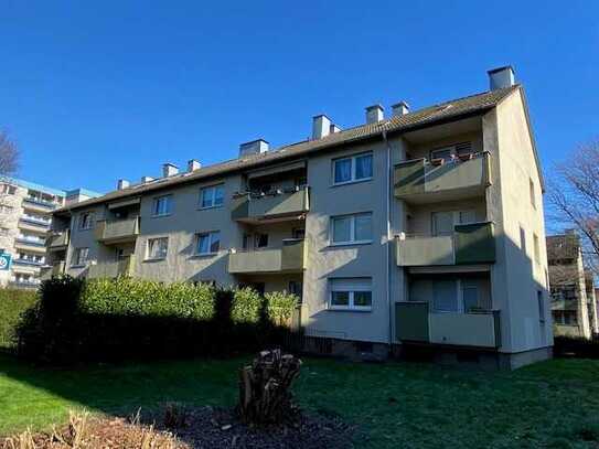 LEERE ZWEI ZIMMER WOHNUNG IN DER ZWEITEN ETAGE!