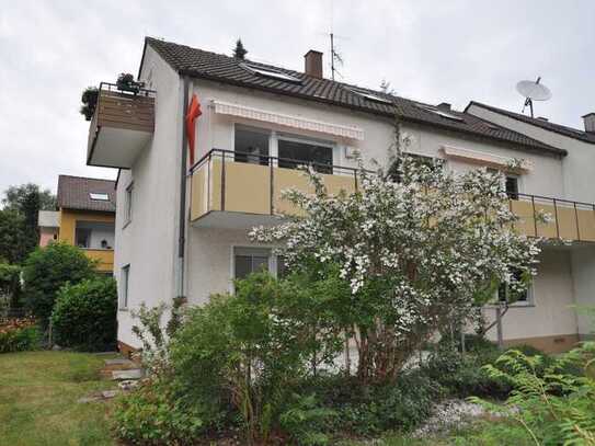 Sonnige 3-Zimmer-EG-Wohnung am Waldrand mit Terrasse in S-Dürrlewang, nahe der S-Bahn gelegen